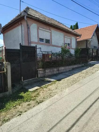 Casă cu Teren 444 Mp în Șeica Mare
