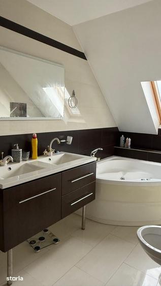 Apartament cu 4 camere decomandat în Obcini