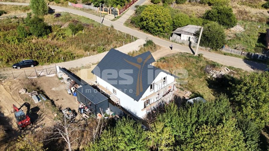 Casă individuală cu 3 camere cu Canalizare în Chicerea