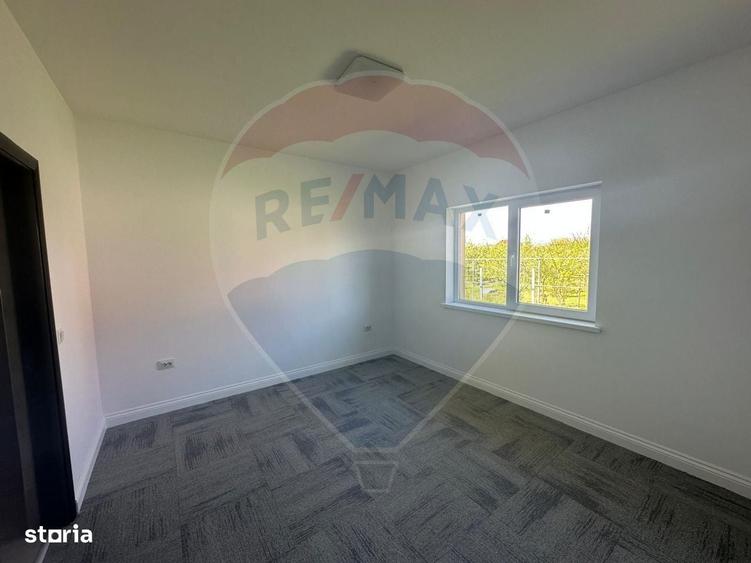 Casă cu 4 camere cu Teren 715 Mp în Central