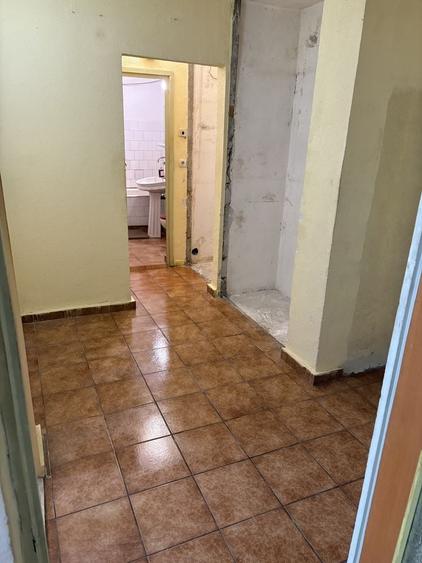 Apartament cu 2 camere decomandat în Eremia