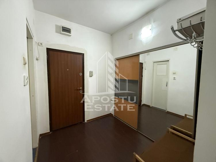 Garsonieră semidecomandată, mobilată în Complex Studențesc
