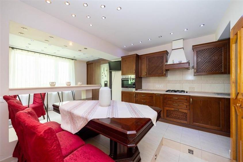 Apartament cu 3 camere circular, mobilat în Drumul Poienii