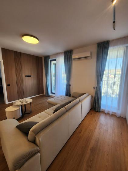 Apartament cu 2 camere semidecomandat, mobilat în Florești