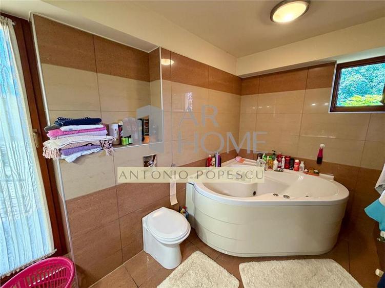 Casă individuală cu 4 camere cu Piscina în Central