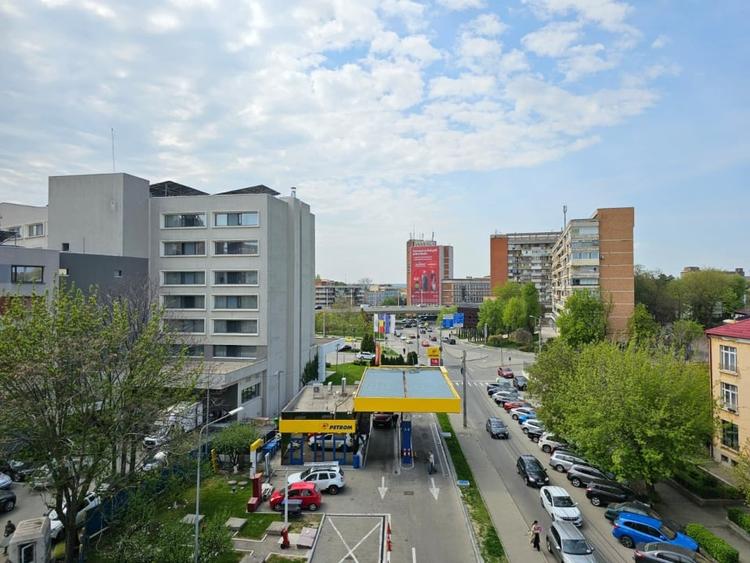 Apartament cu 4 camere decomandat în Central