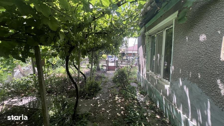 Casă cu 4 camere în Olteni