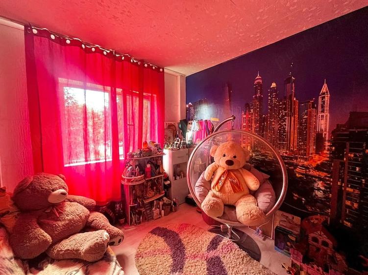 Apartament cu 4 camere semidecomandat în Micălaca