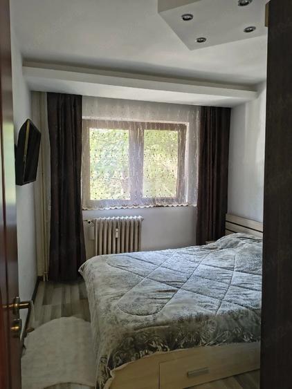 Apartament cu 3 camere semidecomandat în Exterior Vest