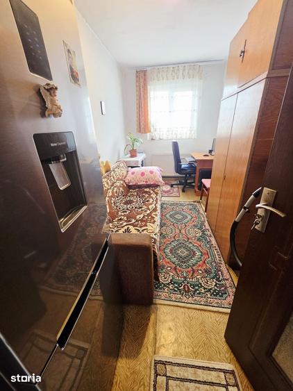 Apartament cu 3 camere semidecomandat, mobilat în Central