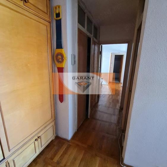 Apartament cu 3 camere decomandat în Eremia