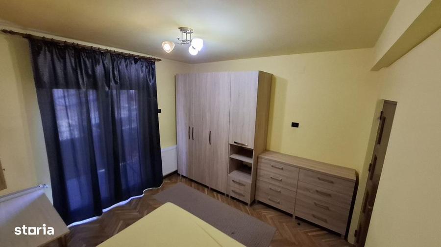 Casă cu 4 camere în Ungureni