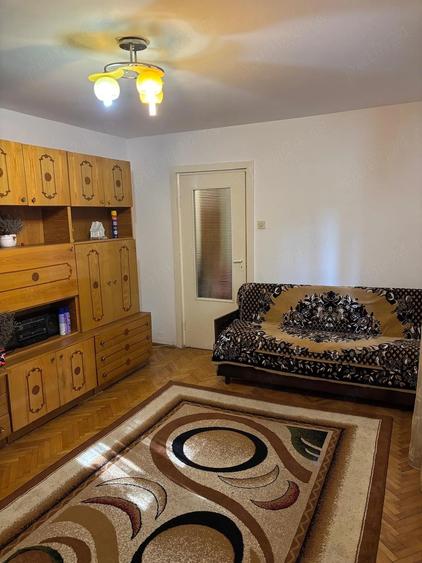 Apartament cu 2 camere semidecomandat, mobilat în Sud
