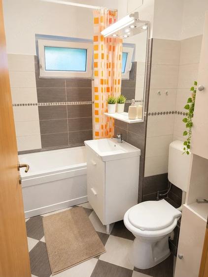 Apartament cu 2 camere semidecomandat în Girocului