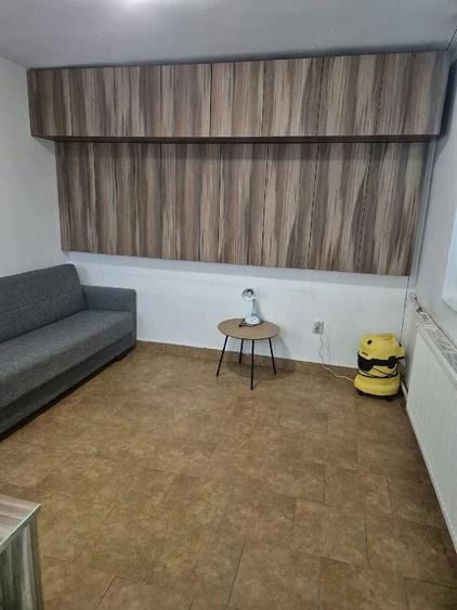 Garsonieră decomandată în Lipovei