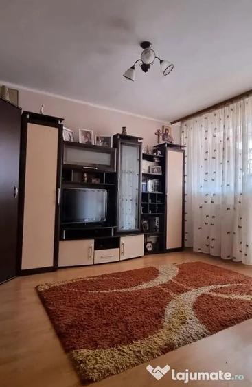 Apartament cu 2 camere decomandat în Micro 20
