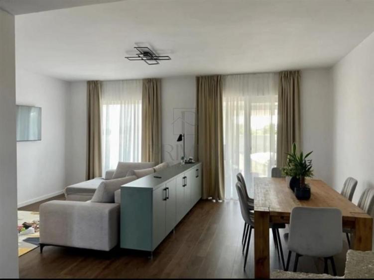 Duplex cu 4 camere cu Teren 250 Mp în Giroc
