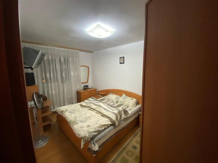 Apartament cu 3 camere decomandat, mobilat în Colentina