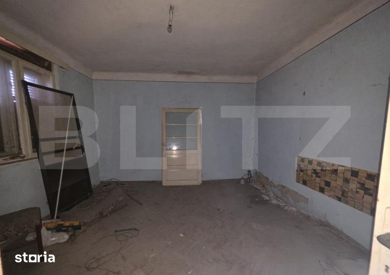 Casă cu 2 camere cu Teren 3043 Mp în Păulești