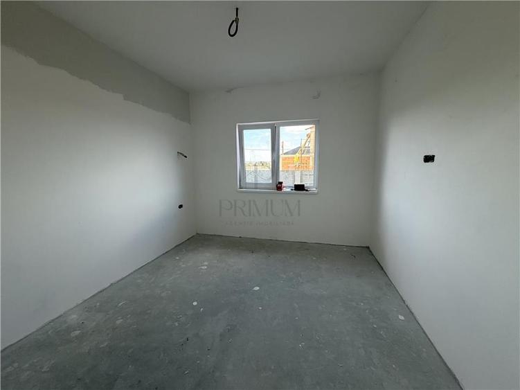 Duplex cu 4 camere cu Canalizare în Moșnița Nouă