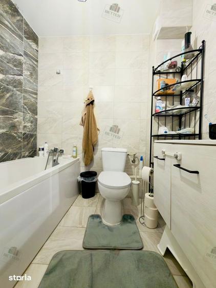Apartament cu 3 camere semidecomandat, mobilat în Central — fotografia 3