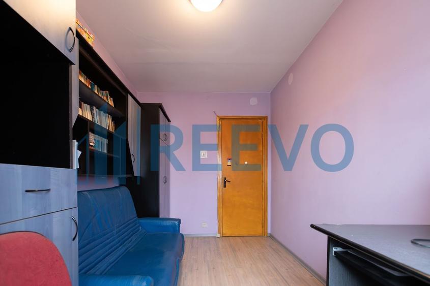 Apartament cu 3 camere semidecomandat, mobilat în Narcisa