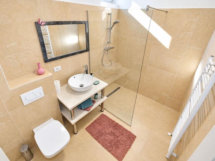 Apartament cu 3 camere decomandat, mobilat în Bălcescu