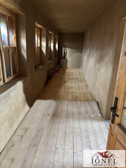 Casă individuală cu 3 camere cu Teren 84843 Mp în Săsciori