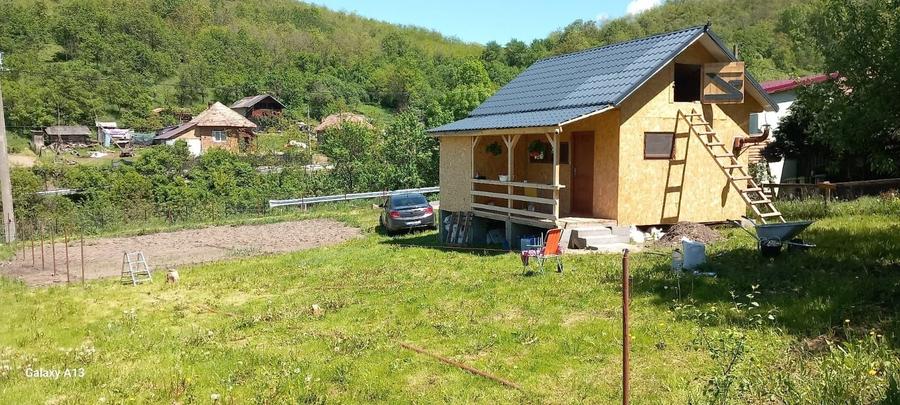 Teren de 2400 mp, în Cristorel