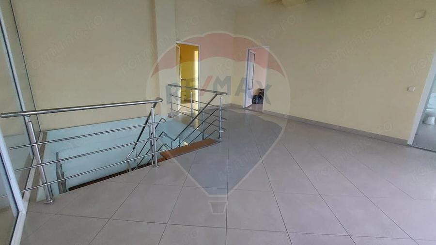 Spațiu comercial, de 880 mp, în Muntenii de Jos