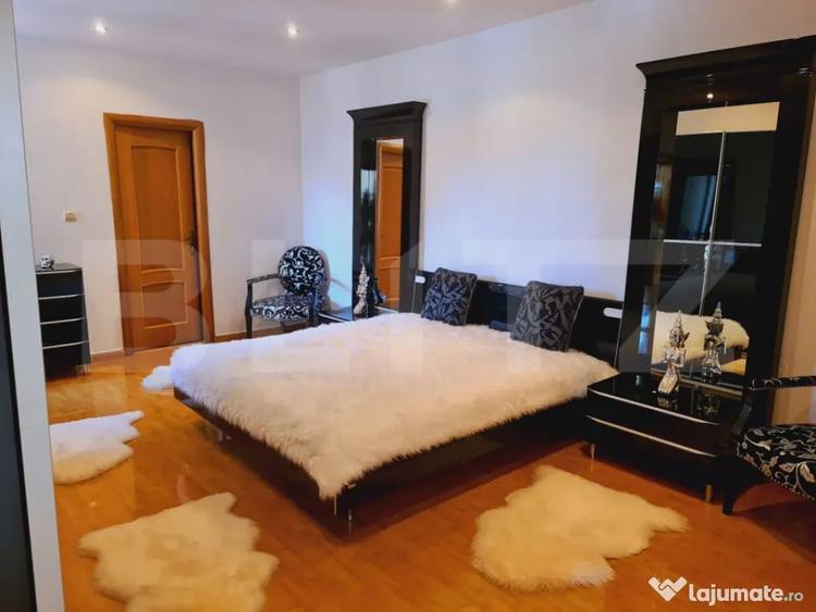 Casă cu 7 camere cu Teren 700 Mp în Central