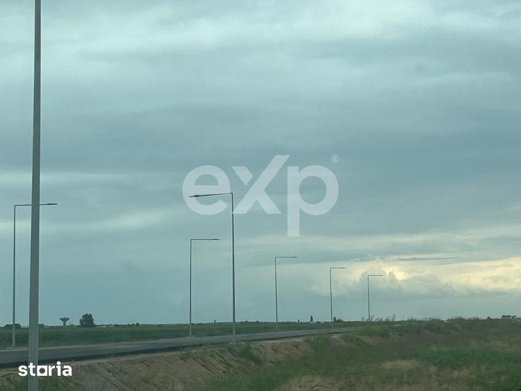 Teren de 15000 mp, în Sud