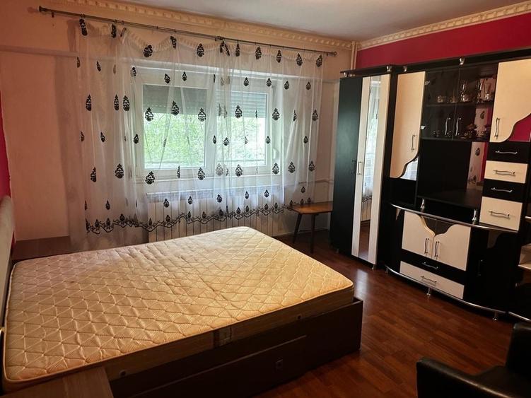 Garsonieră decomandată în Rogerius