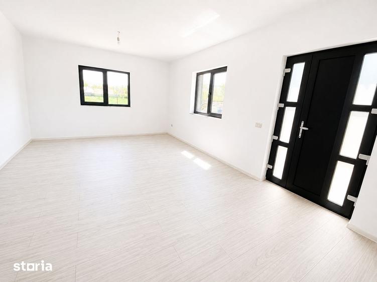 Casă cu 3 camere cu Teren 660 Mp în Podu Roș