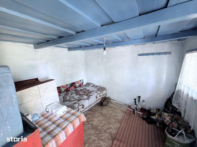 Casă cu 2 camere cu Teren 2204 Mp în Unțeni
