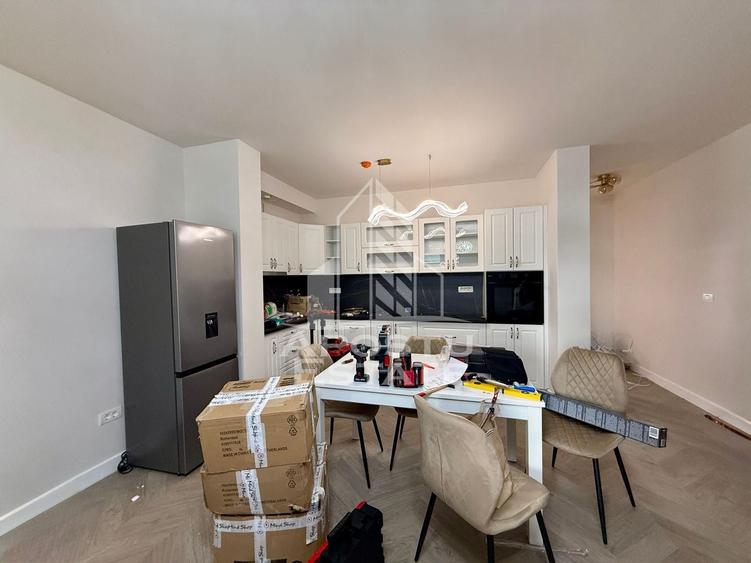 Apartament cu 2 camere semidecomandat, mobilat în Aradului