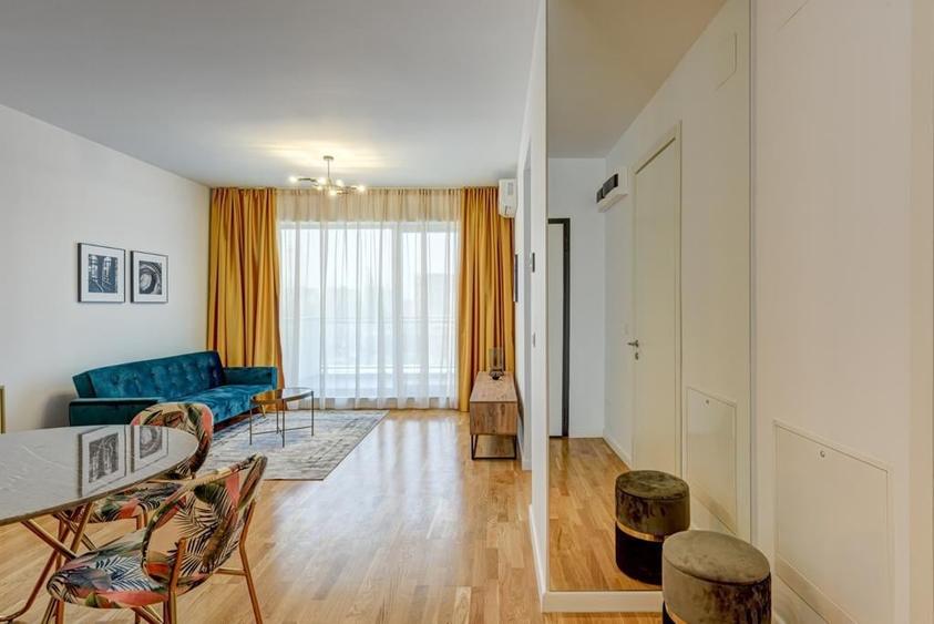 Apartament cu 2 camere semidecomandat în 1 Mai