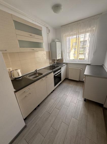 Apartament cu 2 camere semidecomandat în Tractorul