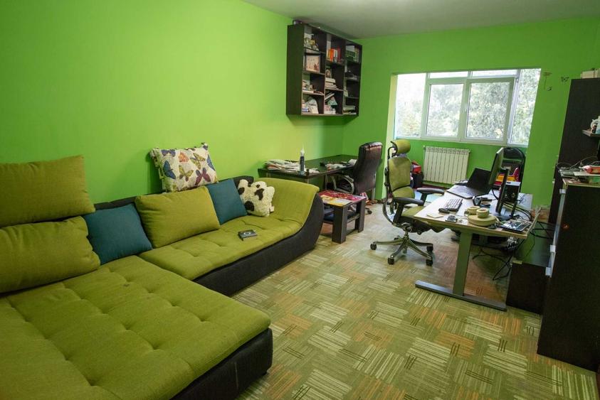 Apartament cu 3 camere decomandat, mobilat în Podu Roș