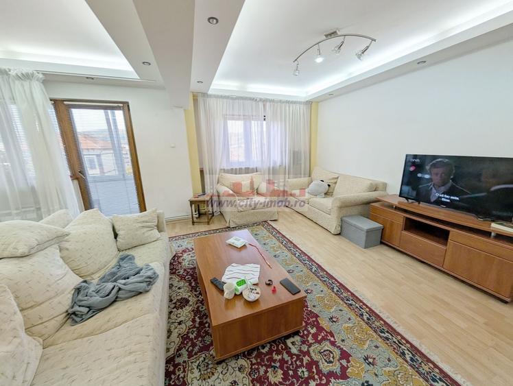 Apartament cu 4 camere semidecomandat, mobilat în Central