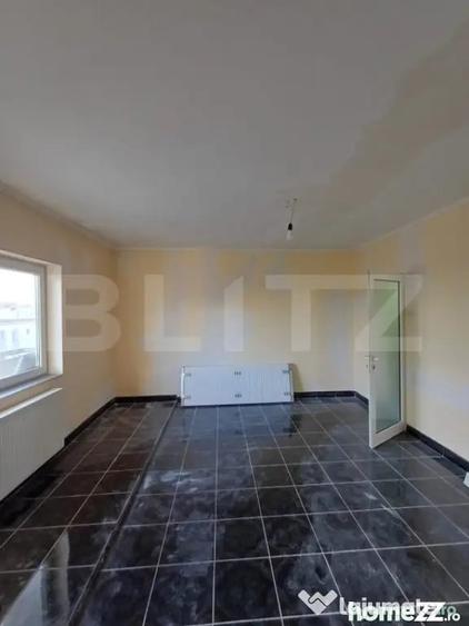 Apartament cu 3 camere semidecomandat în Câmpia Turzii