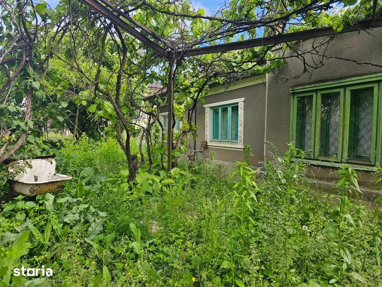 Casă cu 4 camere cu Teren 700 Mp în Podu Roș