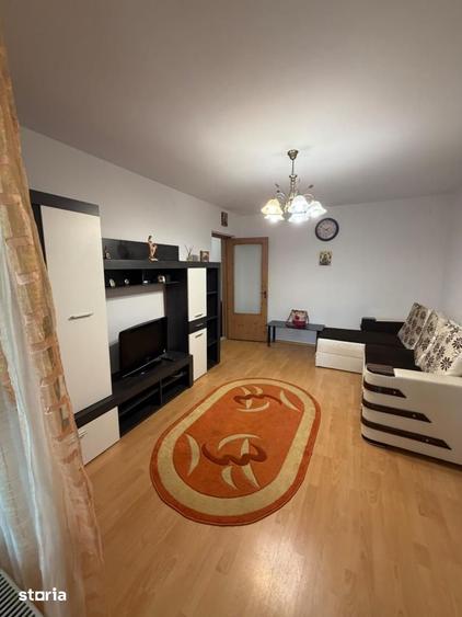 Apartament cu 3 camere semidecomandat în Crângași