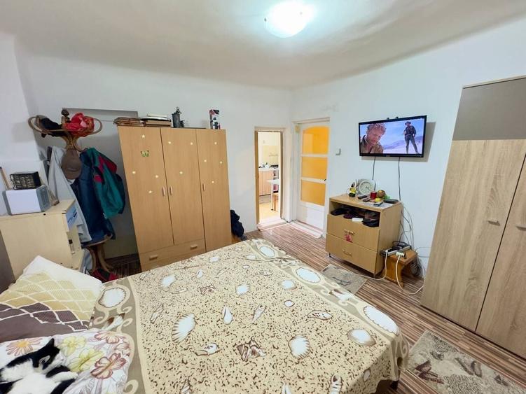 Casă individuală cu 3 camere cu Canalizare în Giulești