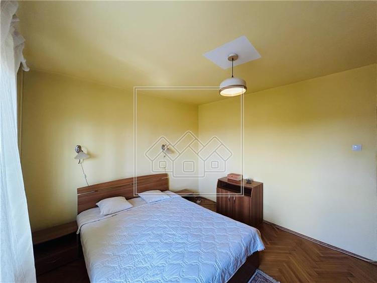 Apartament cu 3 camere decomandat în Terezian