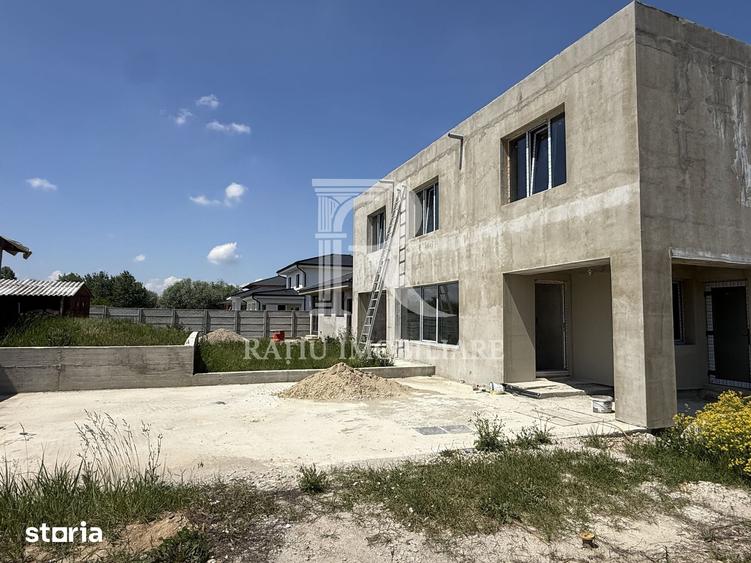 Casă cu 8 camere cu Teren 595 Mp în Tokai