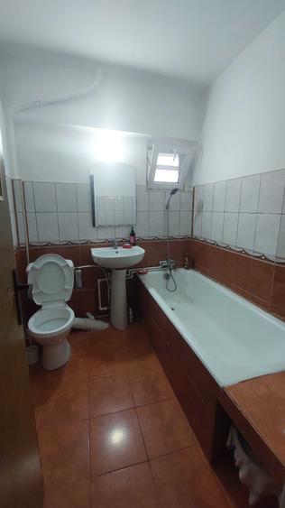 Apartament cu 4 camere decomandat în Dacia