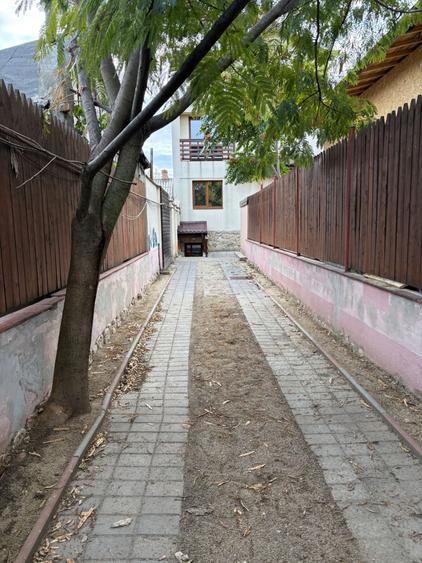 Casă cu 4 camere cu Teren 230 Mp în Dacia