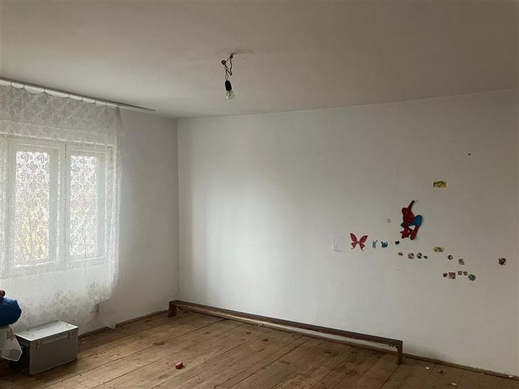 Casă cu 5 camere cu Teren 931 Mp în Movileni