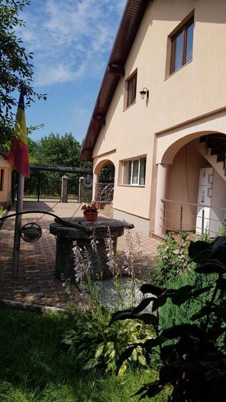 Casă cu 4 camere în Ghirdoveni